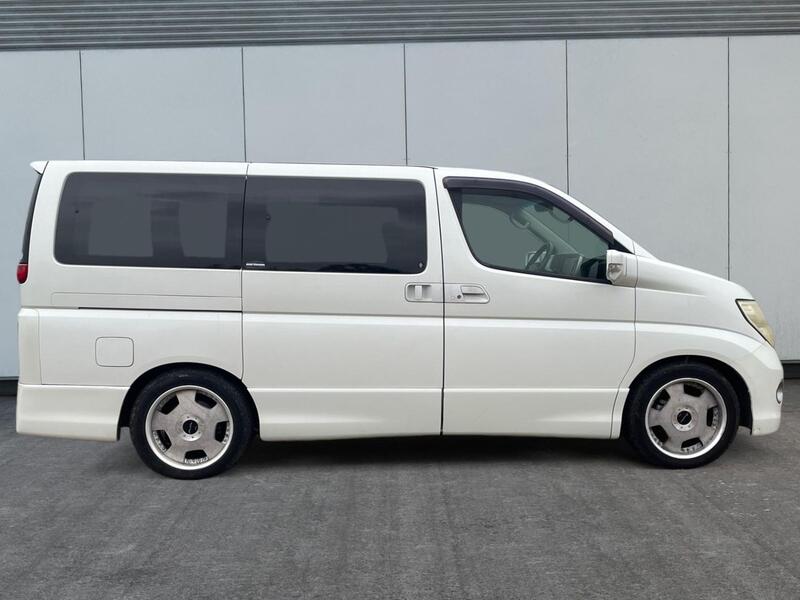 NISSAN ELGRAND
